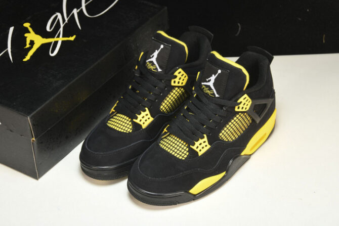 Air Jordan 4 Retro Thunder (2023) version DH6927-017 - Image 8