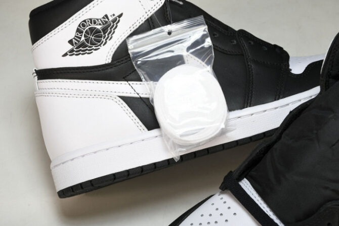 Jordan 1 Retro High OG Black White DZ5485-010 - Image 10