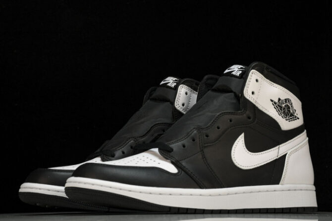 Jordan 1 Retro High OG Black White DZ5485-010 - Image 9