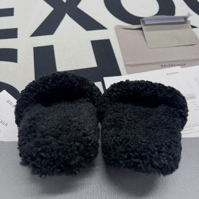 Balenciaga Furry Slide - Image 3