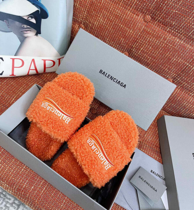 Balenciaga Furry Slide - Image 4