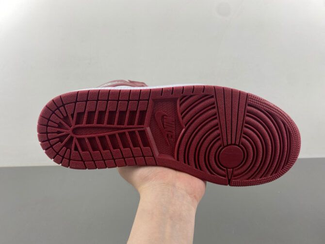 Jordan 1 Retro High OG Team Red DZ5485-160 - Image 6