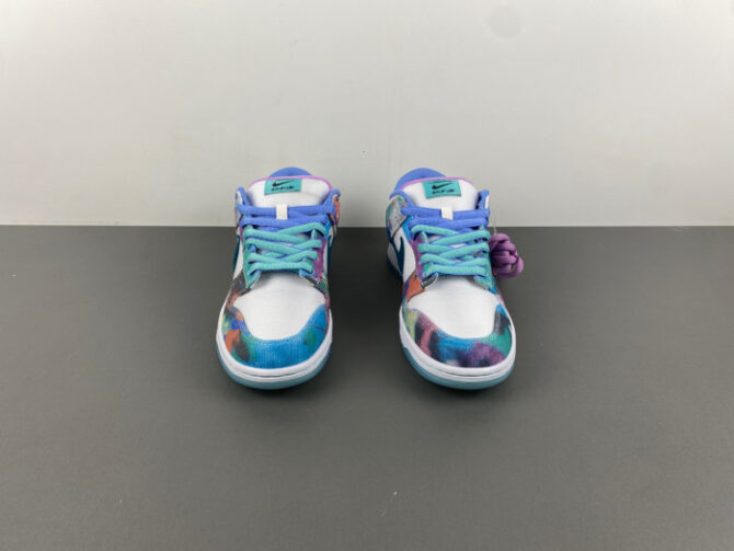 Nike SB Dunk Low Futura Laboratories Bleached Aqua - Image 2