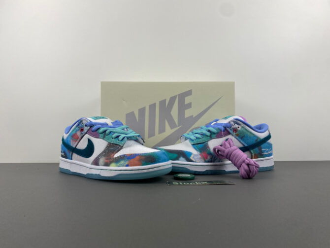 Nike SB Dunk Low Futura Laboratories Bleached Aqua - Image 3