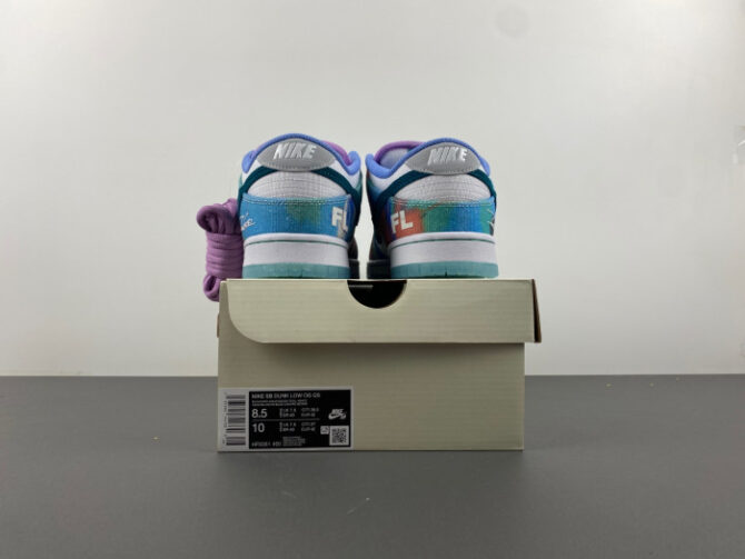 Nike SB Dunk Low Futura Laboratories Bleached Aqua - Image 4