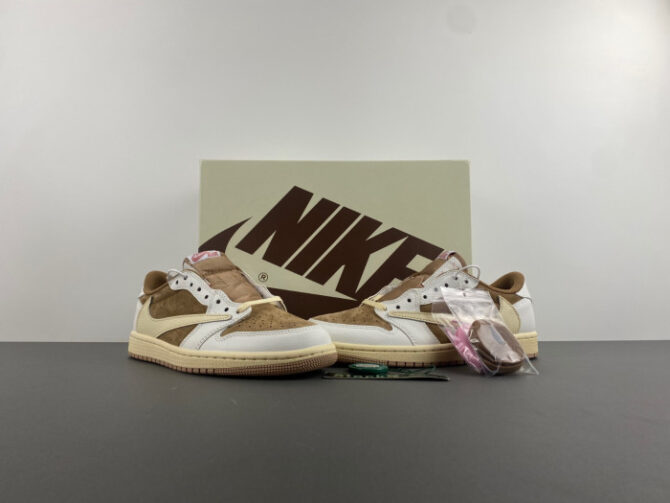 Jordan 1 Retro Low OG SP Travis Scott DM7866-106 - Image 4