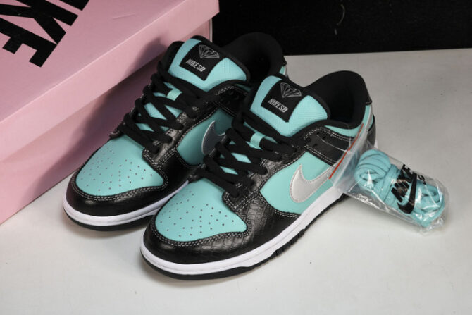 Nike SB Dunk Low Diamond Supply Co. Aqua Blue 304292-402 - Image 2