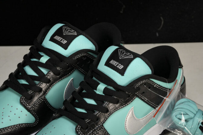 Nike SB Dunk Low Diamond Supply Co. Aqua Blue 304292-402 - Image 3