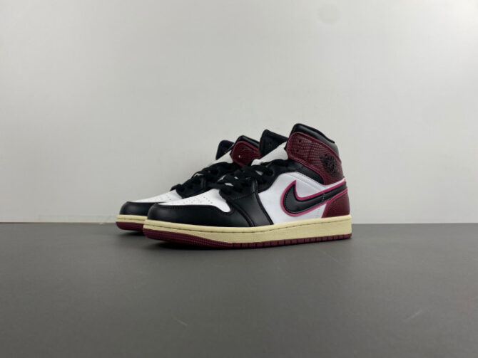 Air Jordan 1 High OG Black Red FQ7818-101 - Image 4