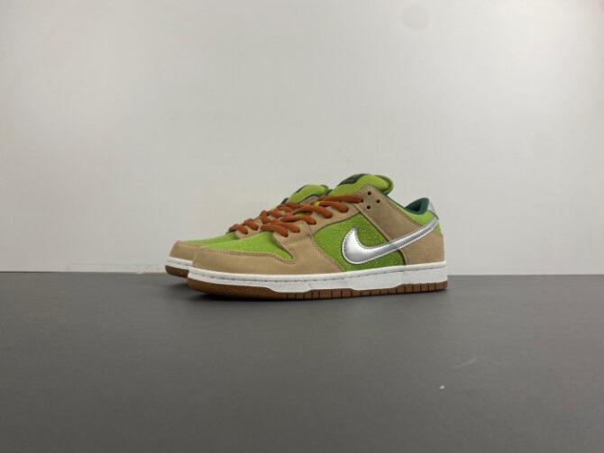 Nike SB Dunk Low “Escargot” FQ7585-200