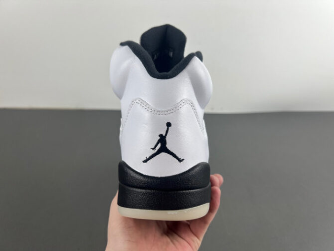 Jordan 5 Retro "White and Black" DD0587-110 - Image 3