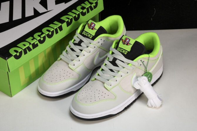 Nike Dunk Low University of Oregon PE (2023) FQ7260-001 - Image 2