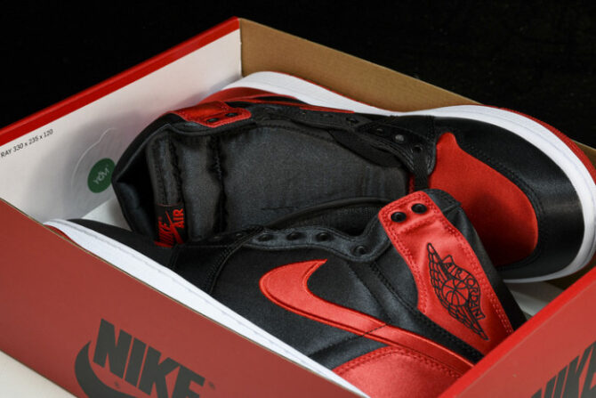 Jordan 1 Retro High OG Satin Bred FD4810-061 - Image 4