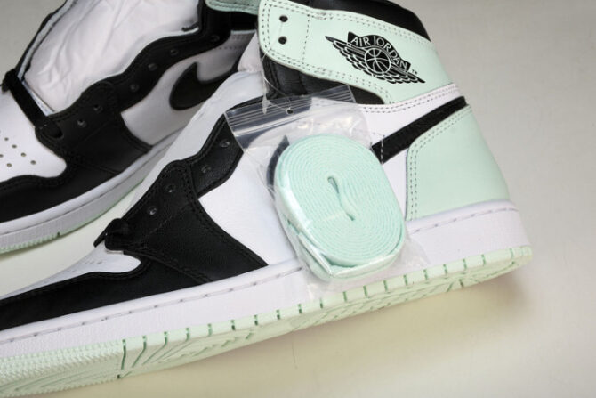 Air Jordan 1 Retro High OG NRG 861428-102 - Image 3