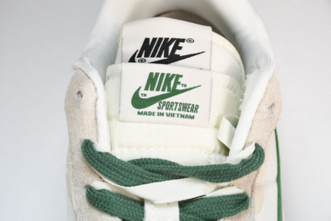 Nike Vaporwaffle sacai Green White DD1875-102 - Image 3