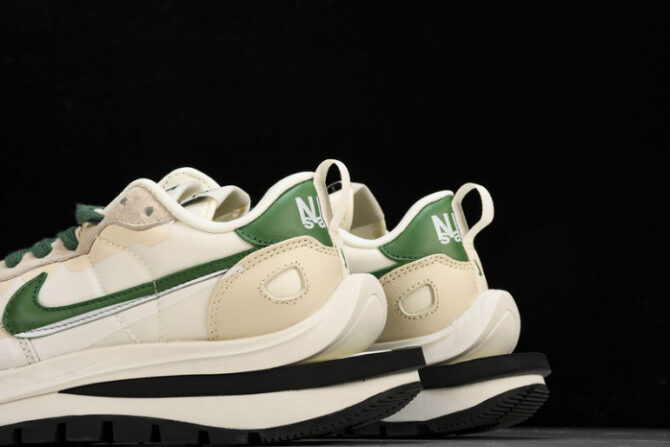 Nike Vaporwaffle sacai Green White DD1875-102 - Image 4