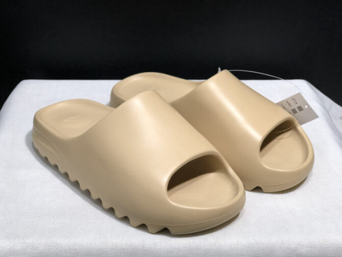 KANYE WEST X ADIDAS YEEZY SLIDE “RESIN”FW6344 - Image 4