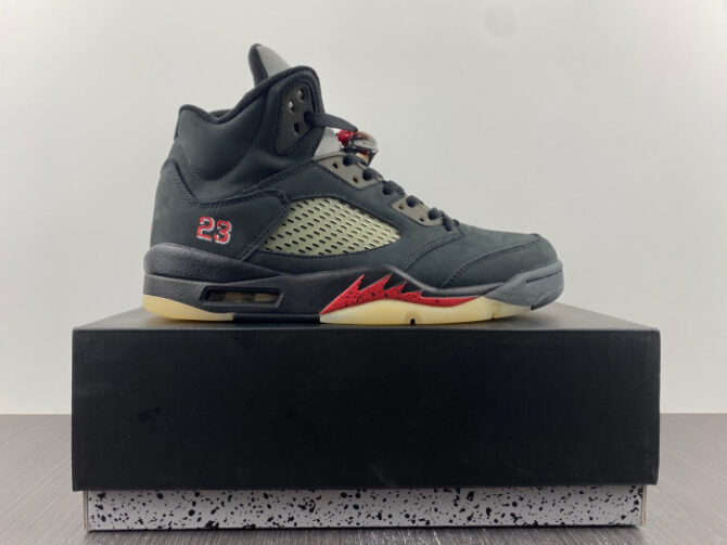 Jordan 5 Retro Gore-Tex Off-Noir DR0092-001 - Image 3