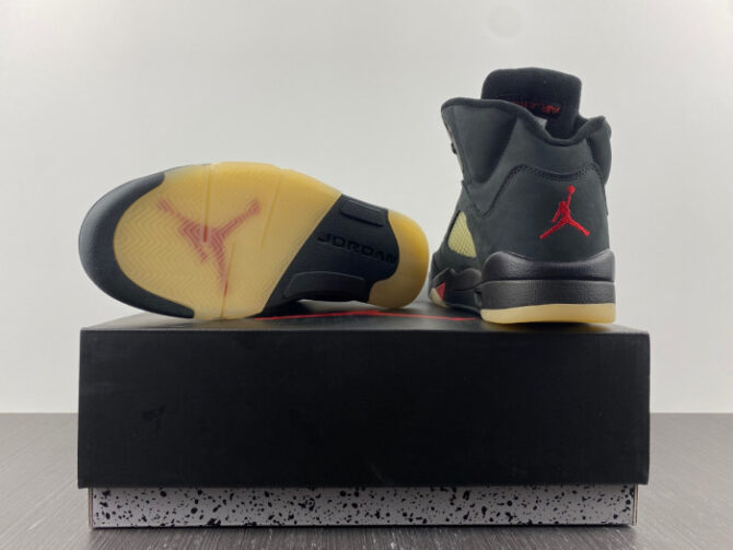 Jordan 5 Retro Gore-Tex Off-Noir DR0092-001 - Image 5