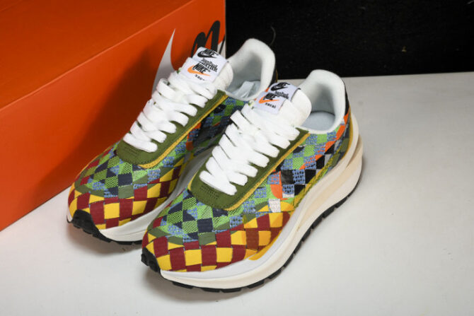 Nike Vaporwaffle sacai Woven “Green Gusto” DR5209-300 - Image 10