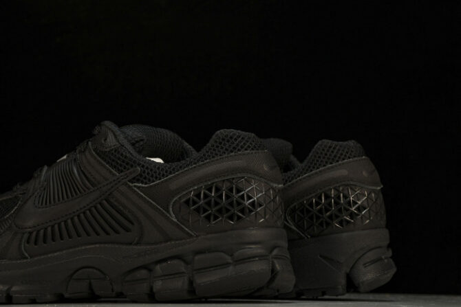 NIKE ZOOM VOMERO 5 Triple Black (2023) BV1358-003 - Image 6