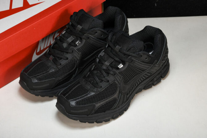 NIKE ZOOM VOMERO 5 Triple Black (2023) BV1358-003 - Image 2