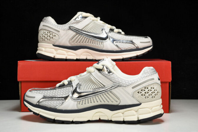 Nike Zoom Vomero 5 Photon Dust Metallic Silver - Image 4