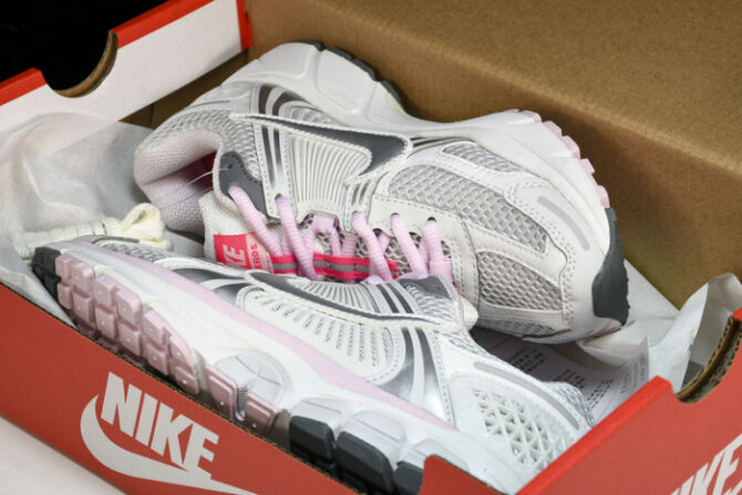 Nike Zoom Vomero 5 520 Pack White Pink FN3695-001 - Image 4