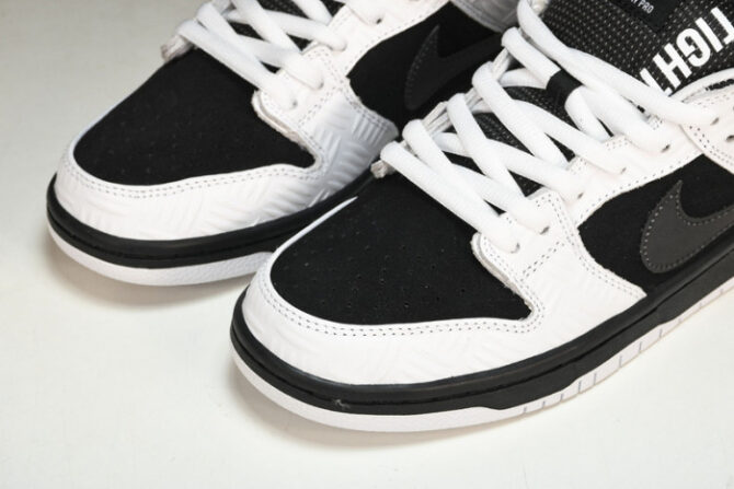 Nike SB Dunk Low x Tightbooth FD2629-100 - Image 2