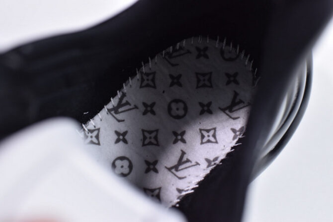 LV ARCHLIGHT SNEAKER - Image 4