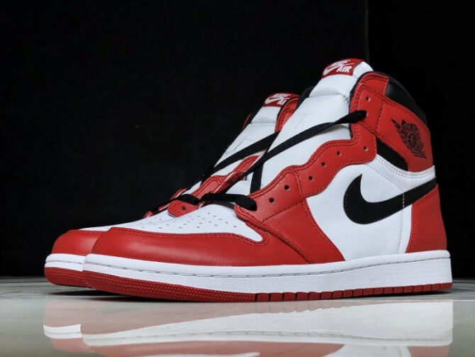 Air Jordan I 1 Retro High OG Chicago Bulls 555088-101 - Image 3