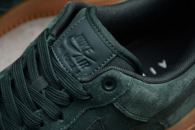 NIKE AIR FORCE 1 ´07 LV8 SUEDE OUTDOOR GREEN BRAND AA1117-300 - Image 4