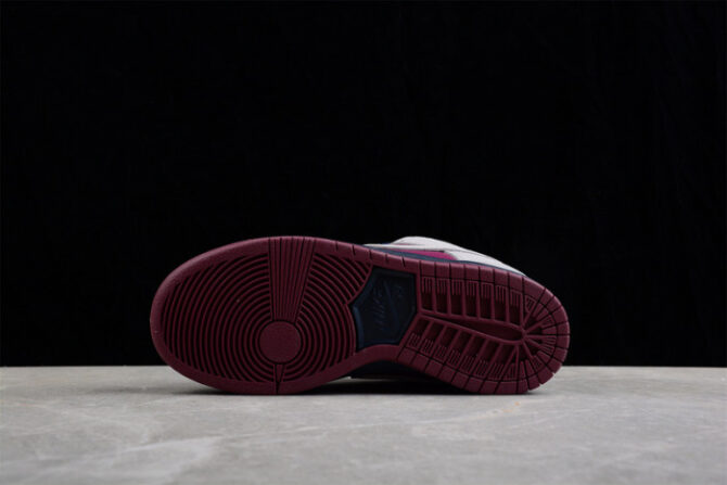 Nike SB Dunk Low Atmosphere Grey True Berry BQ6817-001 - Image 4