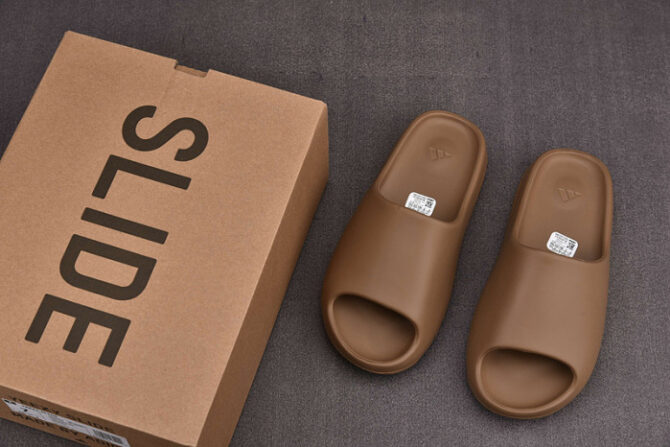 ADIDAS YEEZY SLIDE Core G55492 - Image 2