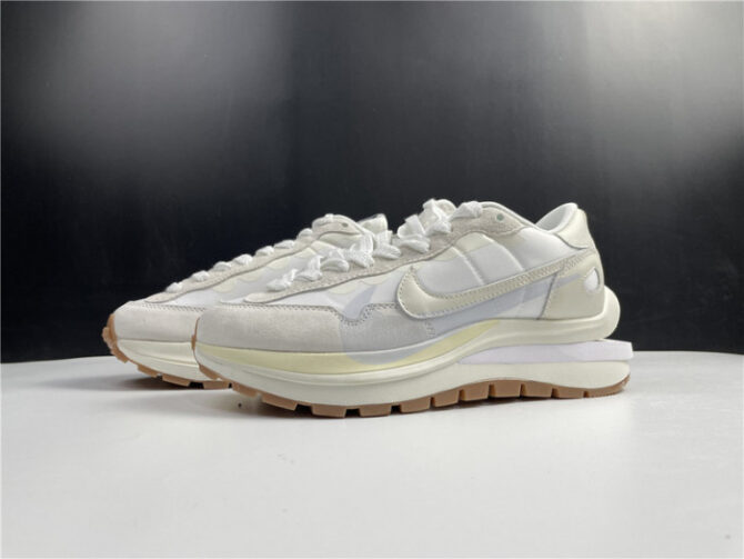 Nike Vaporwaffle Sacai Sail Gum DD1875-100