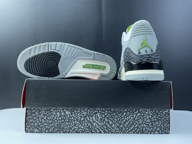 Air Jordan 3 Retro Chlorophyll 136064-006 - Image 5