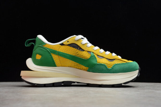 Nike Vaporwaffle sacai Tour Yellow Stadium Green CV1363-700 - Image 7