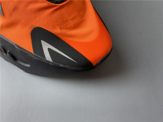 ADIDAS YEEZY BOOST 700 MNVN ORANGE - FV3258 - Image 2