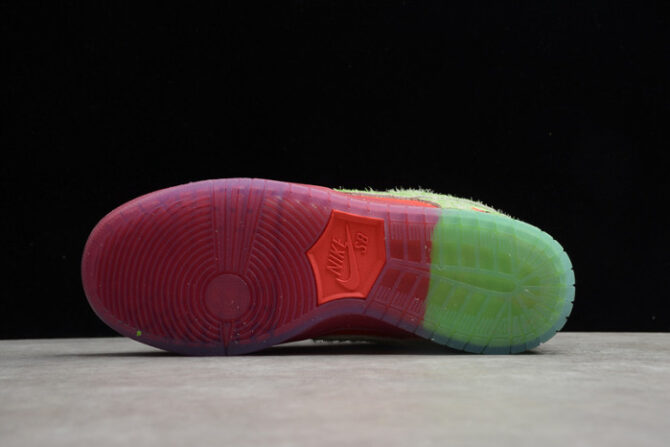 Nike SB Dunk low"strawberry cough" CW7093-601 - Image 4