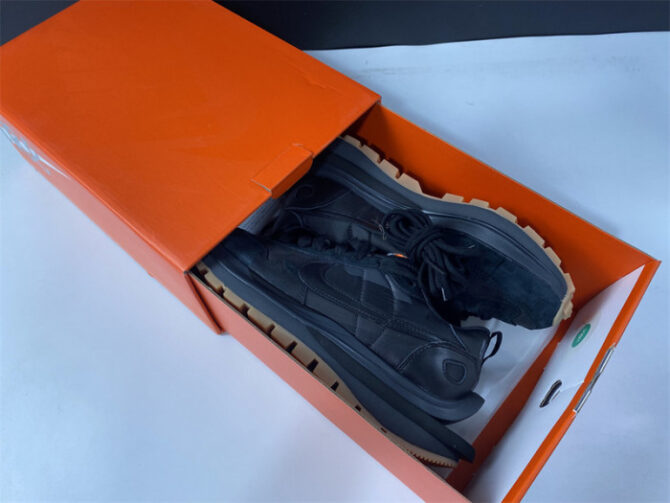 Nike Vaporwaffle Sacai Black Gum DD1875-001 - Image 6