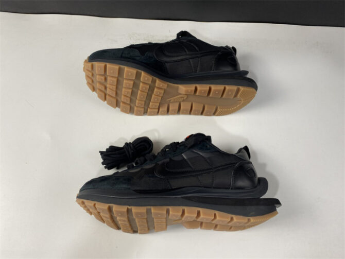 Nike Vaporwaffle Sacai Black Gum DD1875-001 - Image 3