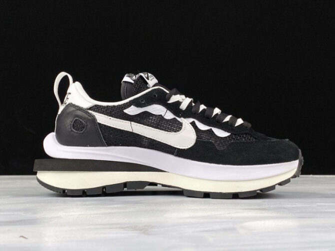 Nike Vaporwaffle sacai Black White CV1363-001 - Image 7