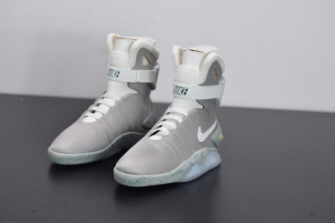 NIKE MAG