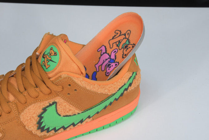 Grateful Dead Nike SB Dunk Low Orange Bear CJ5378-800 - Image 5