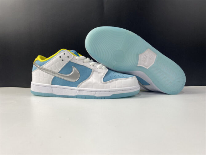 How the FTC x Nike SB Dunk Low DH7687-400 - Image 2