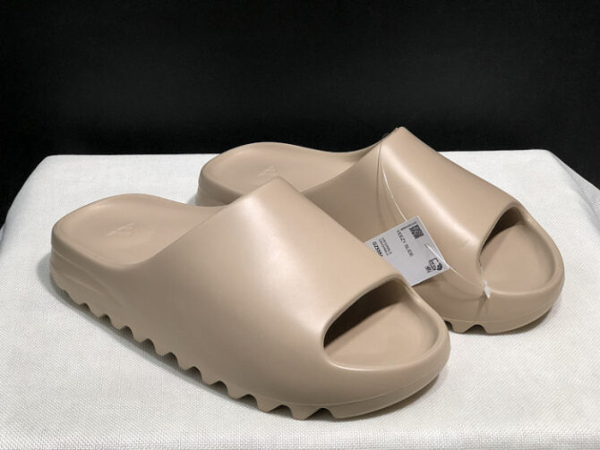 Adidas Yeezy Slide Pure (First Release) GZ5554 - Image 3