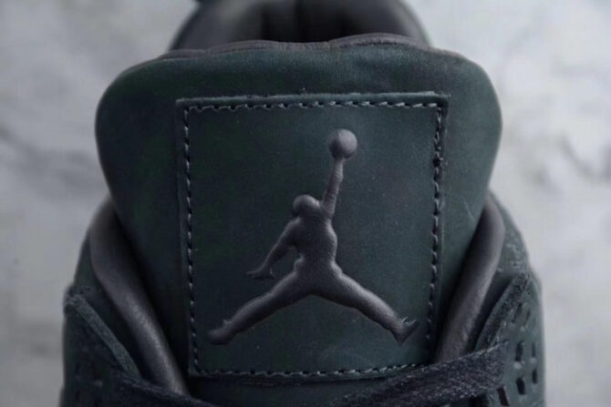 Air JORDAN 4 Retro KAWS 'KAWS' 930155-001 - Image 4