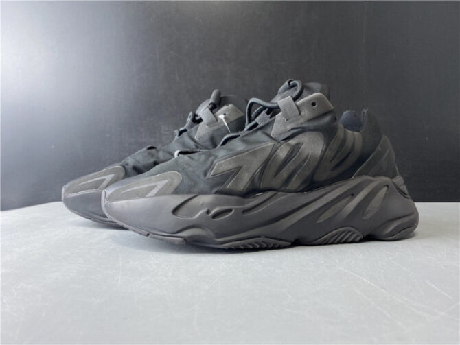 ADIDAS YEEZY BOOST 700 MNVN TRIPLE BLACK - FV4440