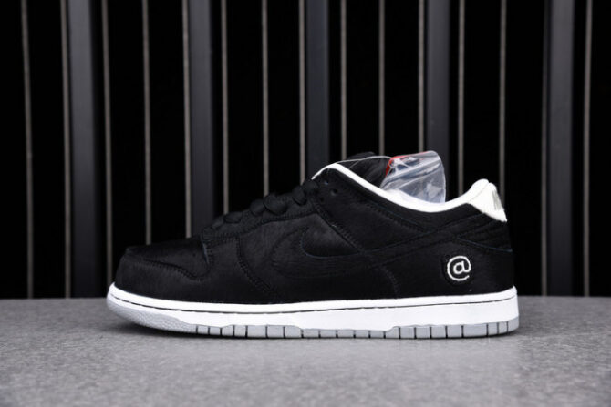 Nike SB Dunk Low Medicom Toy (2020) CZ5127-001