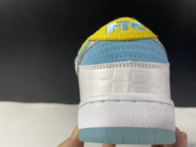 How the FTC x Nike SB Dunk Low DH7687-400 - Image 7